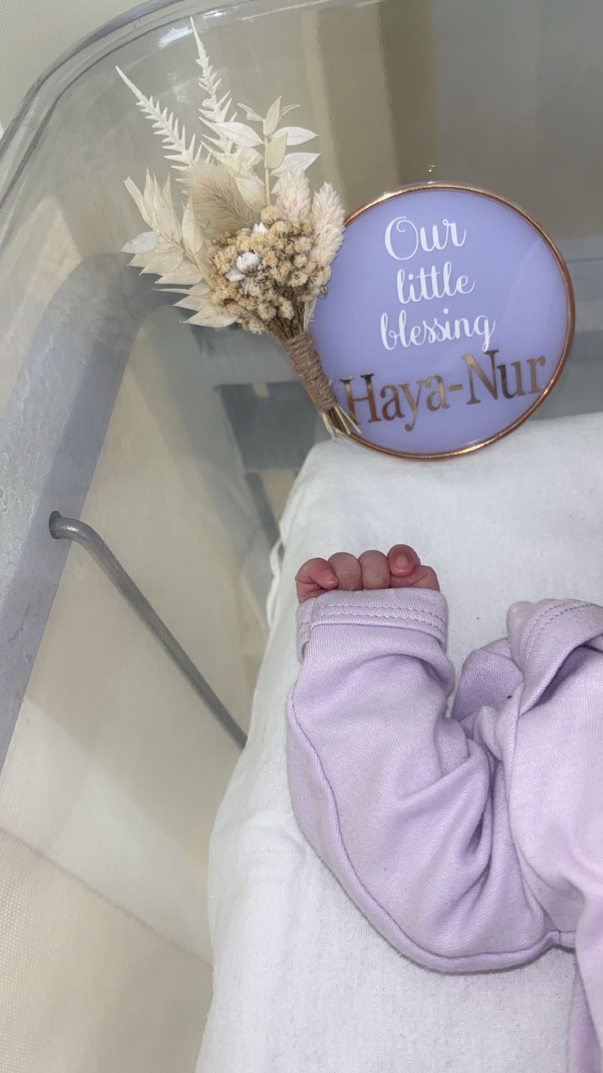 Baby Plaque - floral 10cm round